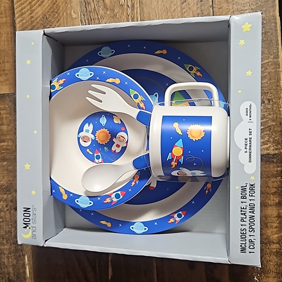 MOON AND STARS SPACE THEME 5 PIECE DINNERWARE SET: NEW IN PACKAGE - Picture 1 of 3